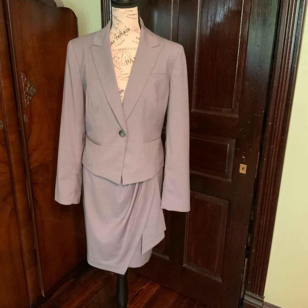 🌸 Nine West Gray Pinstriped Suit 🌸